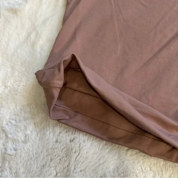 Lulu’s soft size small blush pink square neck tee - Picture 4 of 5